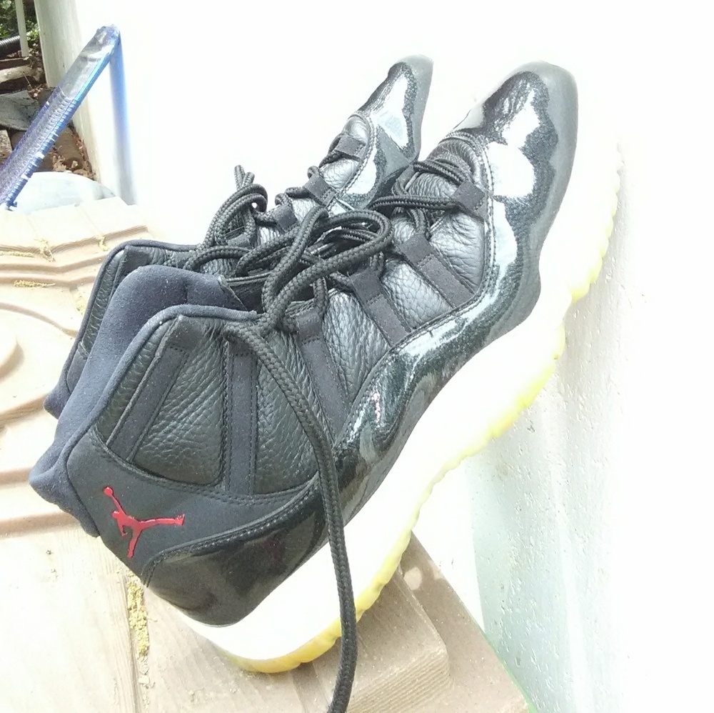 Air Jordan 11 Retro Bred